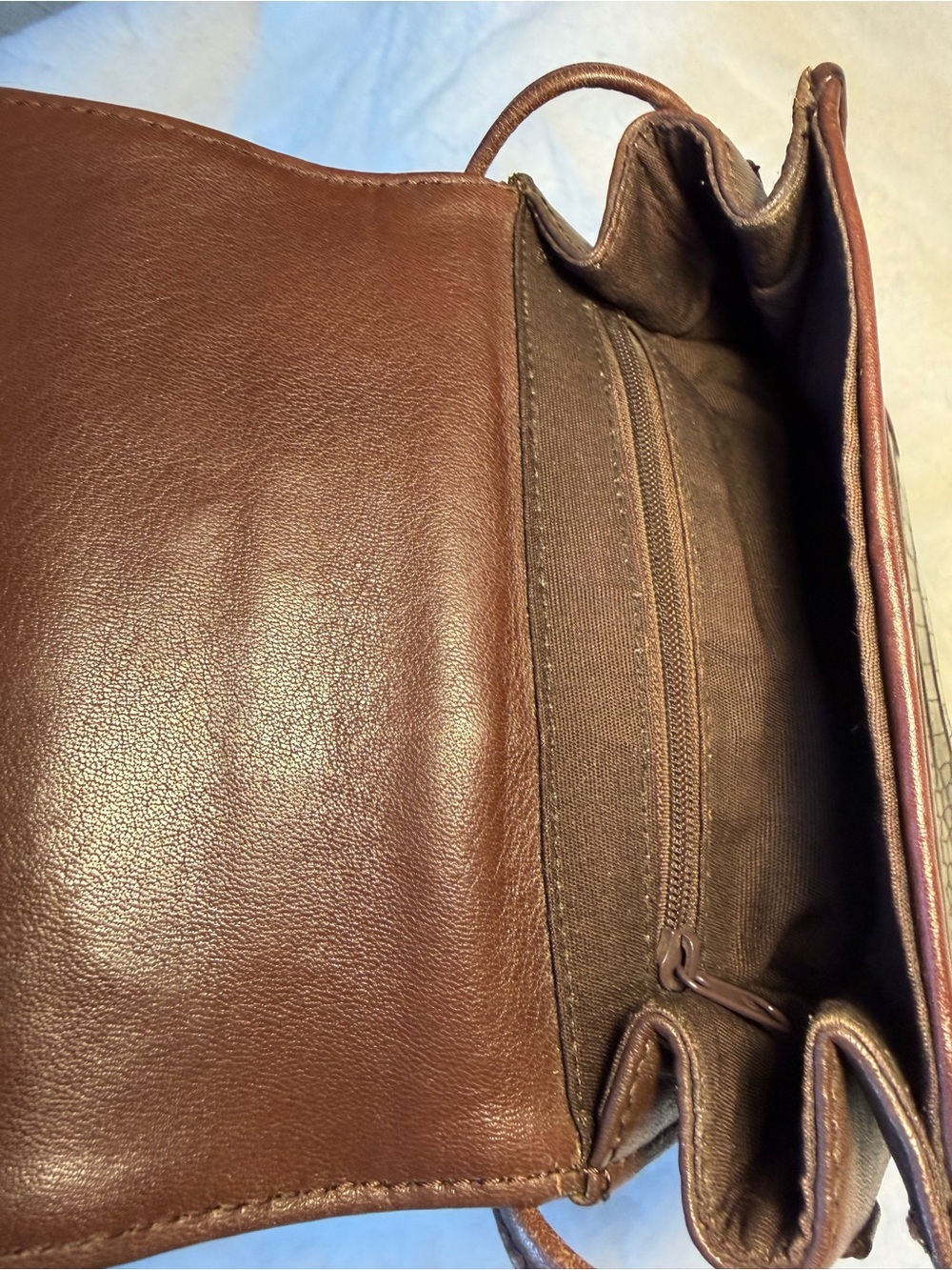 Brighton Classic Croc-Embossed Brown Leather Crossbody Bag - Picture 4 of 9